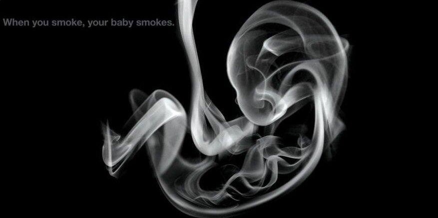 JimenaAlbert's tweet photo. Cuando fumas, tu bebé fuma. Creatividad del Vermont Department of Health. Via @TapasdeCiencia https://t.co/NNKWGMLl3M