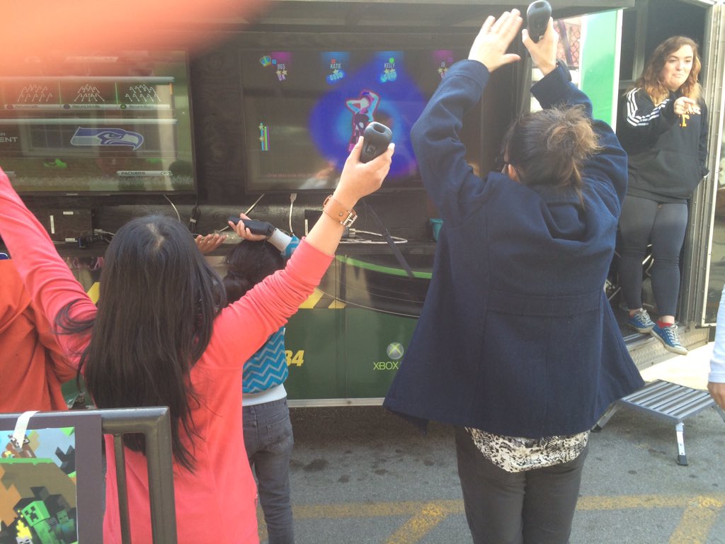 BeaumontMagnet's tweet photo. We are THANKFUL for our @KCC_PTA at BMA! A fun reward for good behavior!@KnoxCountyPBIS @KCSinnovation #Videogamebus https://t.co/UTcbaZVy2H