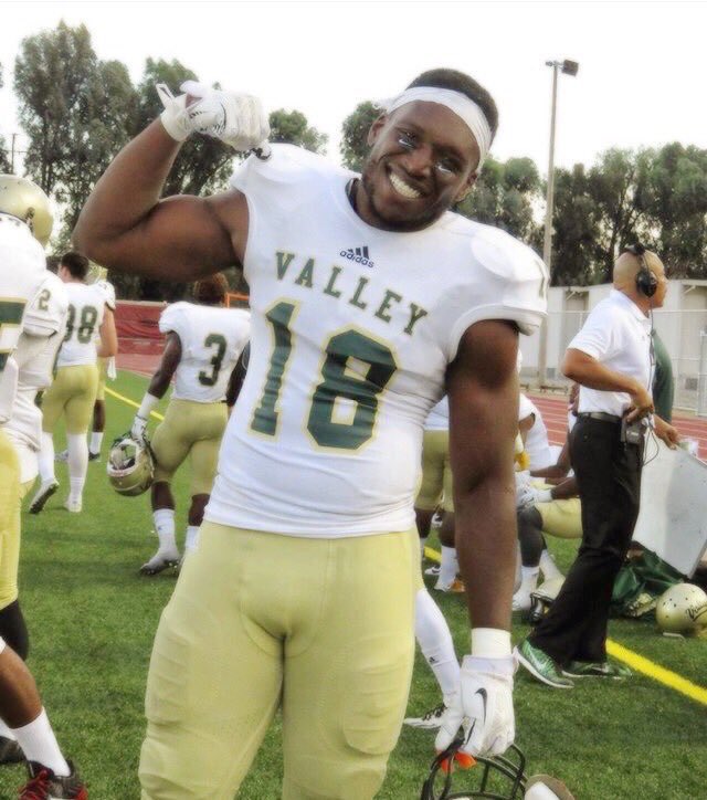 OGJOC438's tweet photo. 1st Team All Conference Linebacker Blessed 🙏🏾🏈 https://t.co/VKOofDyxsI