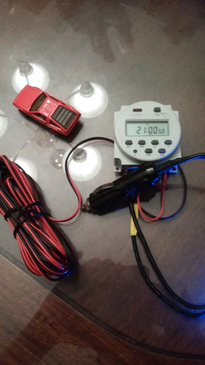 planetsurfer's tweet image. I wonder if this 'homemade' clock can garner me $15 million? #coolclock