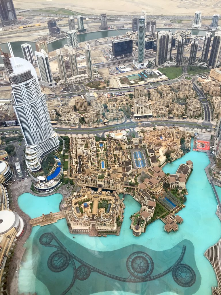 AlanHocknell's tweet image. Very tempting to hit a ball from up here just to answer a few research questions! #BurjKhalifa #Dubai