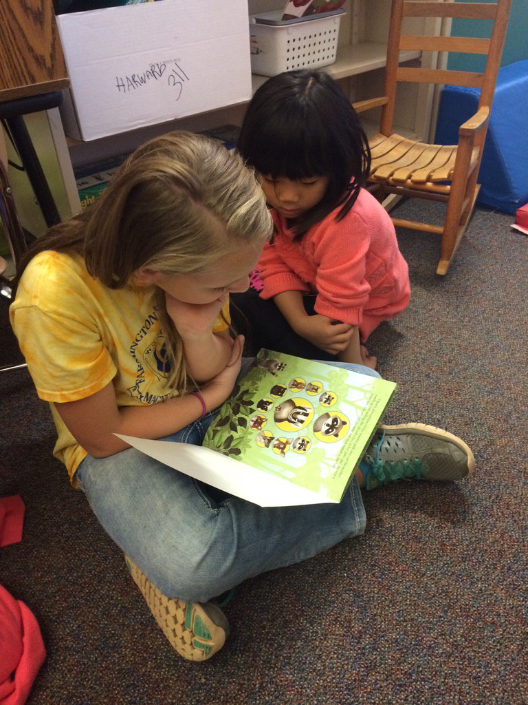 msfrerichsclass's tweet photo. We love reading to our kindergarten K-pals! Practicing modeling fluent reading! https://t.co/KC81A5skVo
