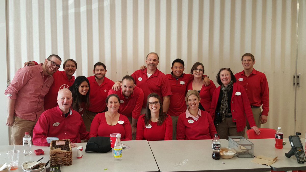 chung213's tweet photo. T2313 and HQ partners making it happen  #OneTeamOneDream #BestTeamInRetail #Thankful https://t.co/icyyx1igLZ