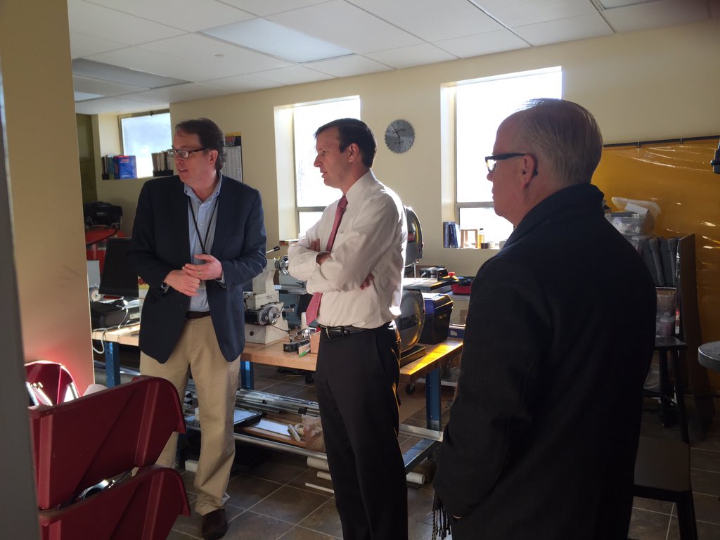 We had some special visitors today at the <a href="/danburyhackers/">Danbury Hackerspace</a> <a href="/MayorMark/">ethan</a> <a href="/ChrisMurphyCT/">Chris Murphy 🟧</a>