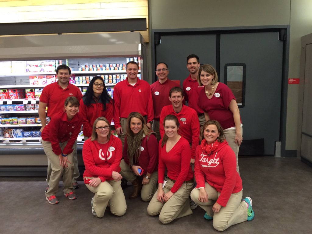 ohmelia's tweet photo. Helping T1356 get ready for the big day.#hqgivesback @burgerduty @Deede84 @dawnmoe88 @nosten https://t.co/pMvZzI1hIy