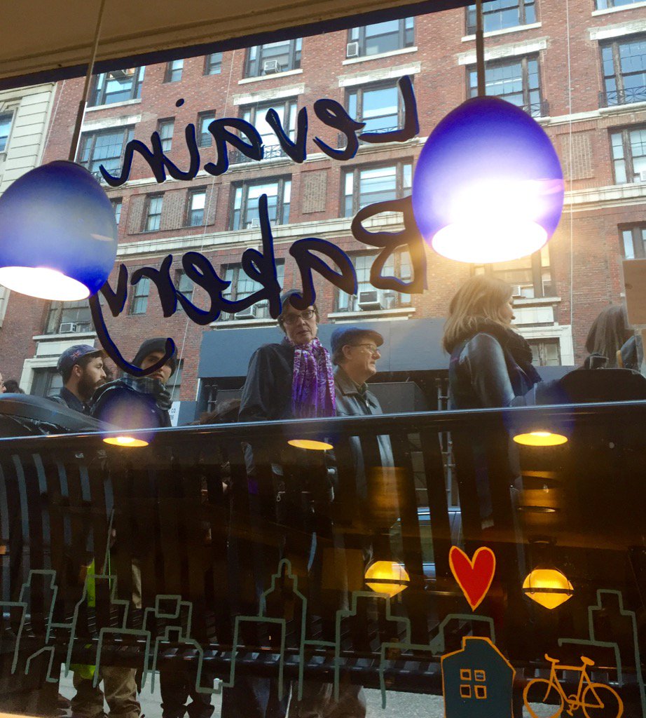 ChrisWragge's tweet photo. Line em' up! #CookieZombies @levainbakery https://t.co/aXx7vUvMXE