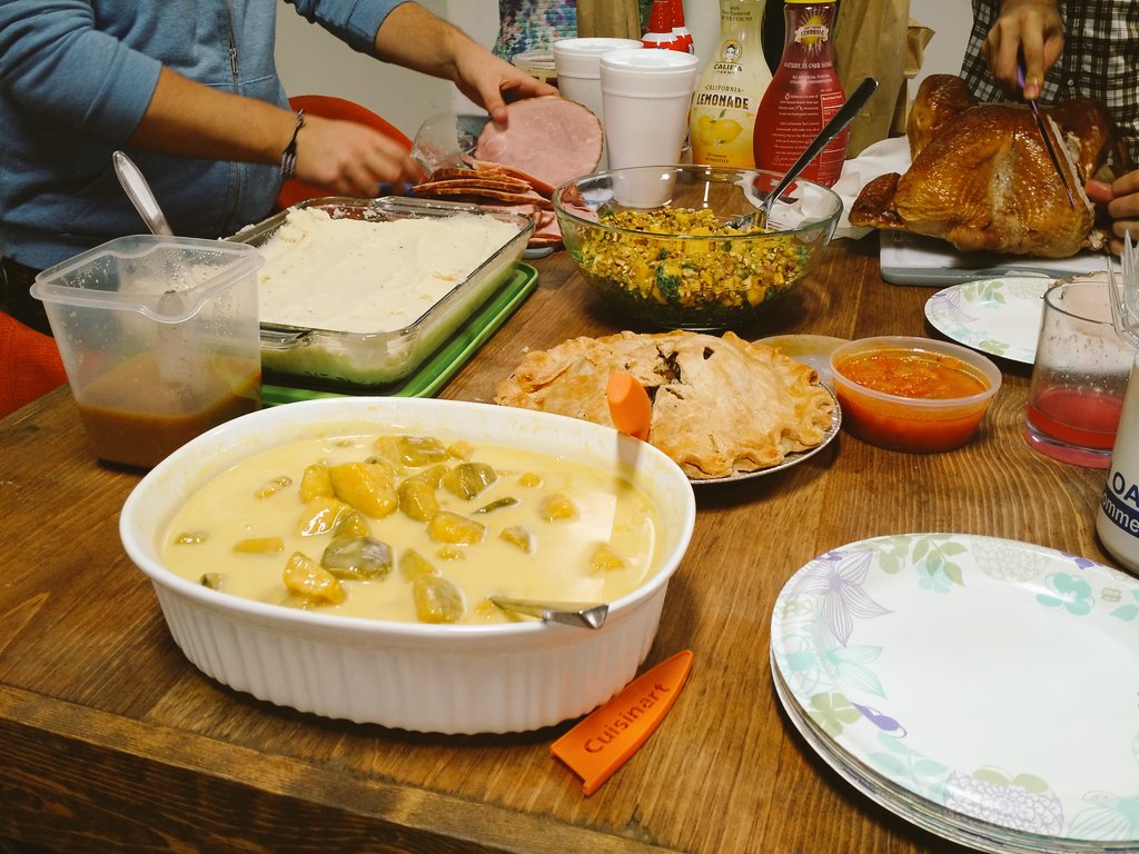 atakinteractive's tweet photo. It's thanksgiving time! #teamATAK knows good eats! 🍴 https://t.co/CSNaweluy1