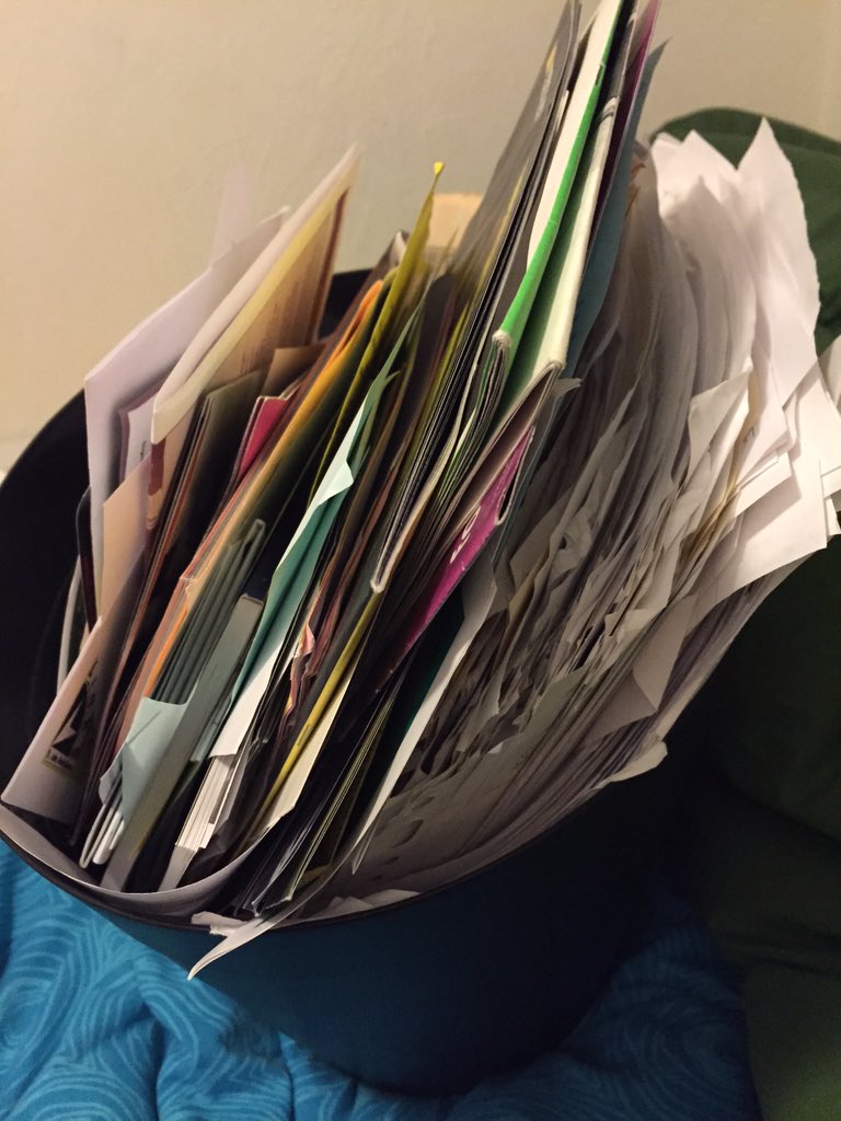 welmoedverhagen's tweet photo. Woohoo 3 tijdschriftcasettes leeg :-) dat gaat lekker zo! #ubweek https://t.co/Y41nmT4UvA