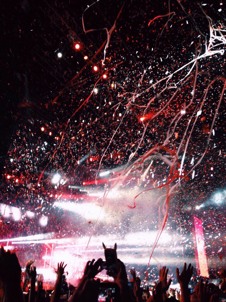 Funny__17's tweet photo. #RUSSIANEEDSDRONESWORLDTOUR 
@museband @MattBellamy https://t.co/Ug7Z5Tg0MQ