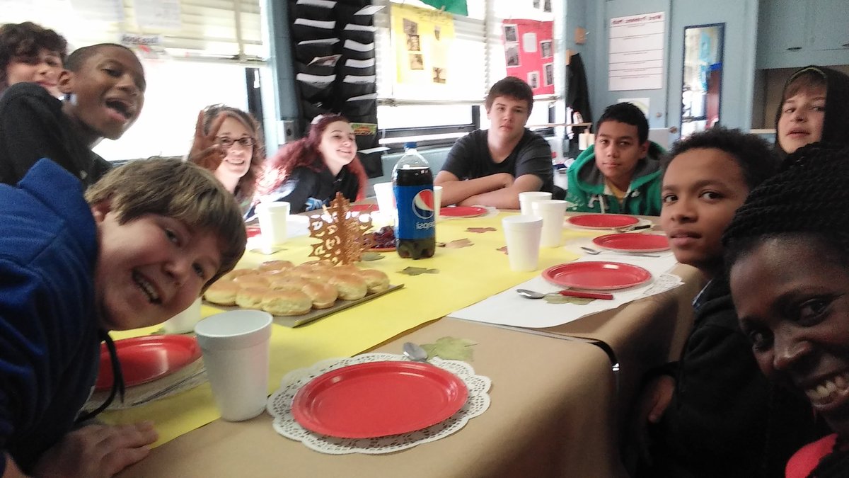 sistatish's tweet photo. Ms. Downing's class enjoying a lovely Thanksgiving Dinner! Thankful for them all! @TMSTigersSJSD https://t.co/rEwirsmKn7