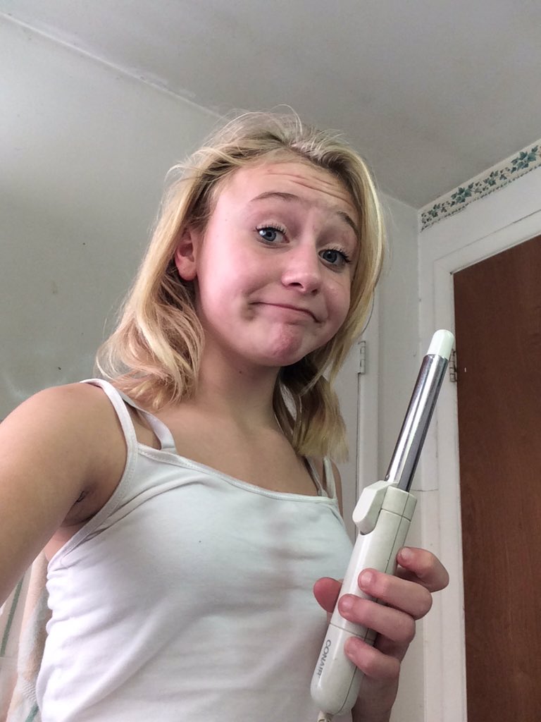 jadahcompton's tweet photo. Curling hair https://t.co/x8oOBuKzjj
