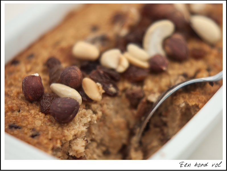 Iemand die zoekt naar een brunchreceptje?😉 Deze ovenschotel met gebakken havermout in 'cookie dough' smaak = 😍