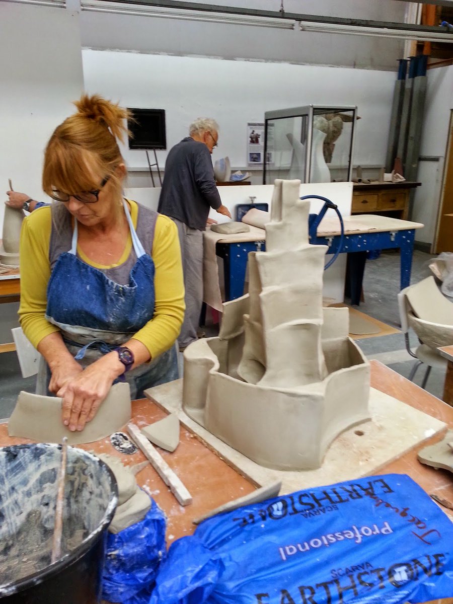 ValentineClays's tweet image. Want to learn large scale #SlabBuilding check out @oughtibridge new course jamesoughtibridge.blogspot.co.uk/2015/02/new-co… #potterythrowdown