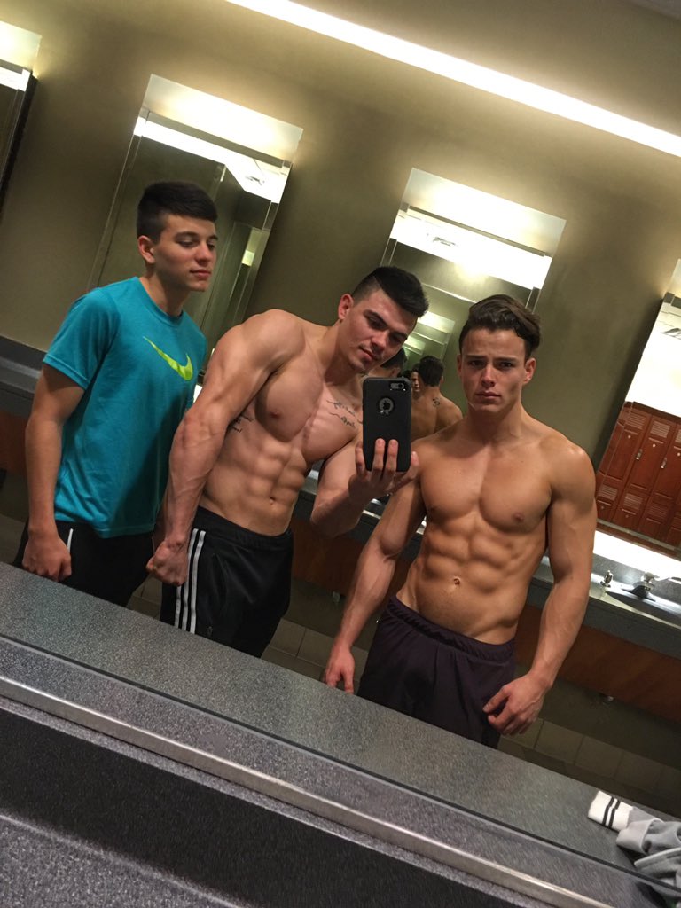 LuissAlvarezz's tweet photo. Like when your brothers are not little anymore https://t.co/DHaKBsxYln 🤔 https://t.co/jLpWaEN9Sh