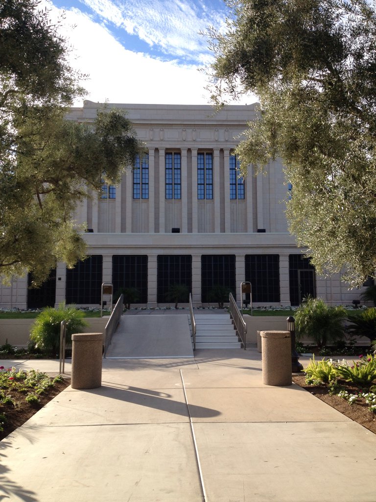 LonnieParry's tweet photo. My absolute favorite, the Mesa, AZ temple #daretobeamormon #lds #temple https://t.co/Znbx2SP7v3