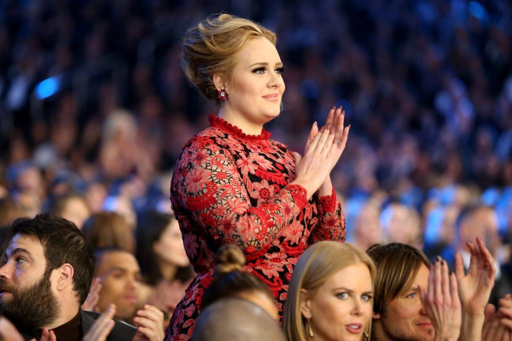 Forbes's tweet photo. Adele's "25" has sold more copies in four days than Taylor Swift's "1989" has all year https://t.co/AMmQ8y1qAh https://t.co/eVYzdv5tYJ