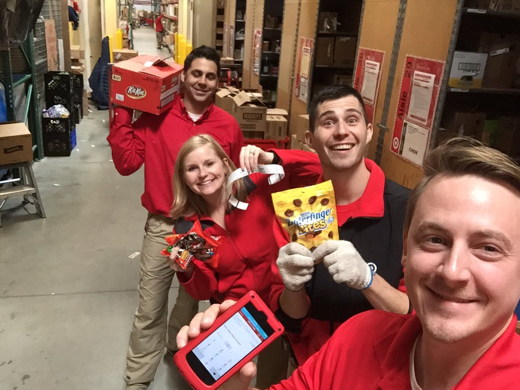 MattySchilz's tweet photo. #HQGivesBack at #LegendaryLino #T1448 https://t.co/M2tGJ6WVEj