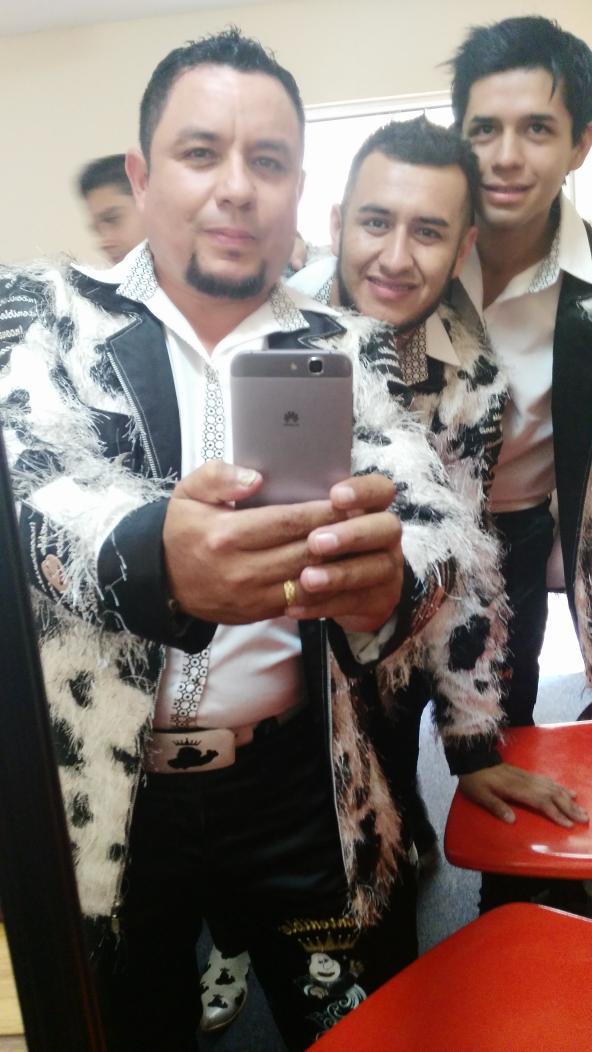 inc_astilleros's tweet photo. LA INCONTENIBLE BANDA ASTILLEROS OFICIAL de promoción con #LaFiesta #GdlMusic @AfinarteSil @m7_julien @Bukanitaz https://t.co/mvE4Is98FS