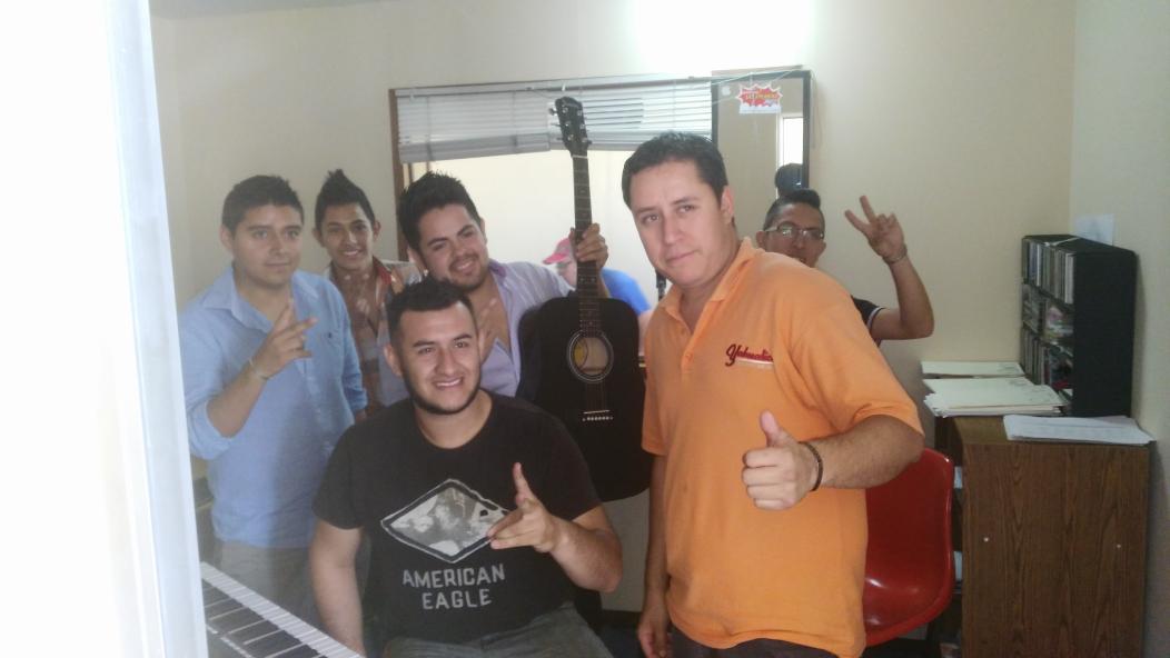 inc_astilleros's tweet photo. LA INCONTENIBLE BANDA ASTILLEROS OFICIAL de promoción con #LaFiesta #GdlMusic @AfinarteSil @m7_julien @Bukanitaz https://t.co/mvE4Is98FS
