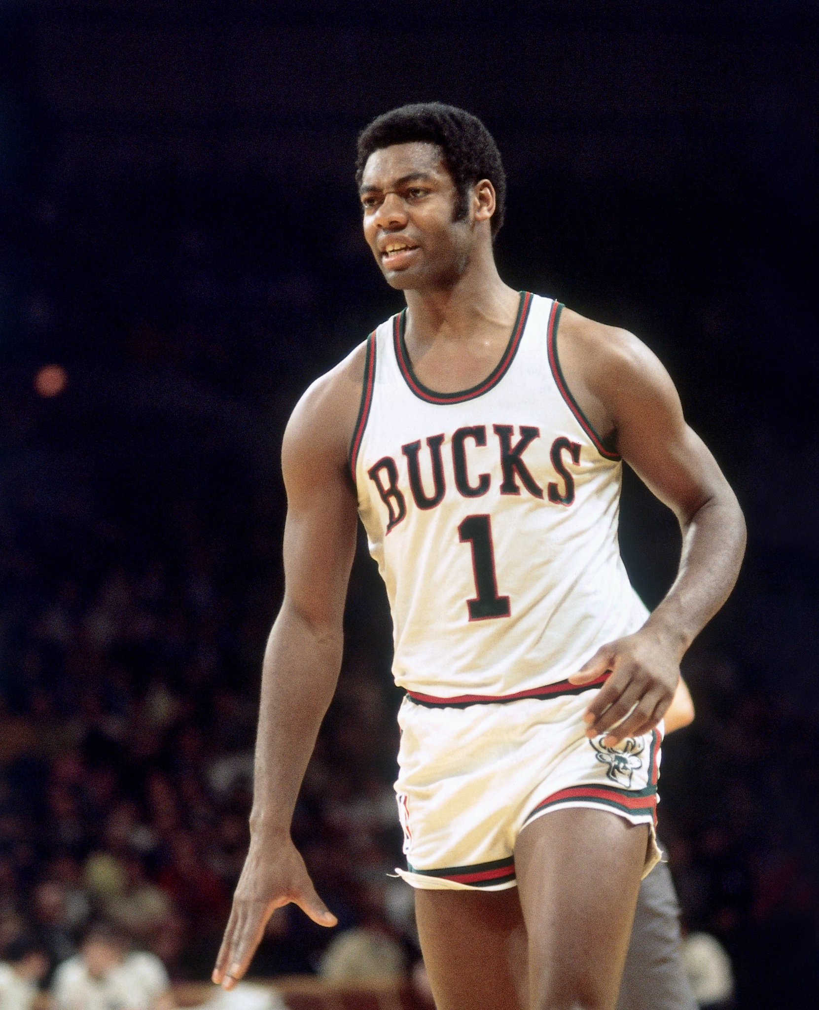 Happy 77th birthday to the BIG O, Oscar Robertson! 