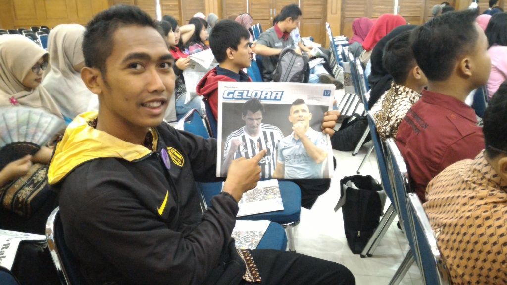 AnggoPrio's tweet photo. Baca berita klub kesayangan sambil nunggu talk show hari guru nasional #sm3tinspirasiIndonesia#bitread https://t.co/36Sgc8eTV3