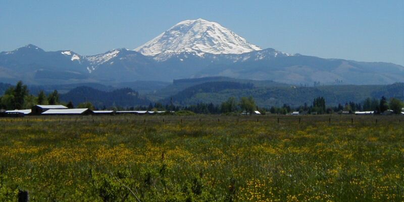 BroncoShow's tweet photo. @thouk11 talking about the beauty of Enumclaw, WA. Great view of Mt. Rainer https://t.co/068O3blen0