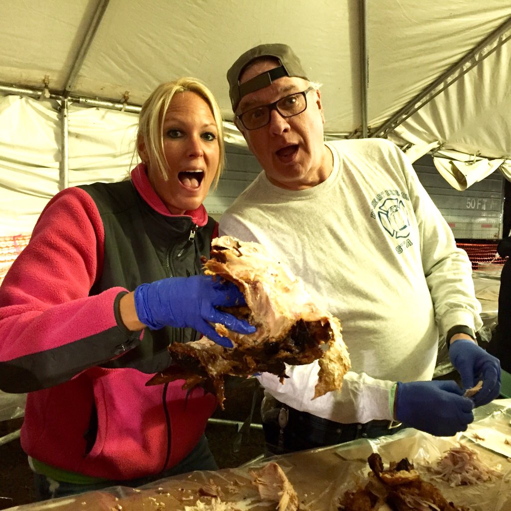 stuart_putnam's tweet photo. Pulling turkey at #BigHeartBrigade #TurkeyTown with my pal @becky_kyle_ #Thanksgiving2015 #LoveOne https://t.co/Wpr8iWY84g