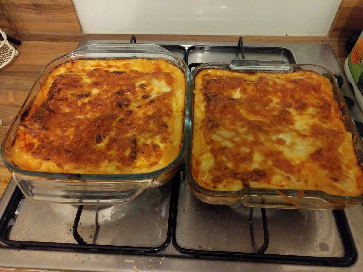 LaurenE_Smith's tweet photo. My most important job before going away for long trips, making sure @foxcatcherr has some proper meals! #freezerprep https://t.co/u9fSr59F6Z