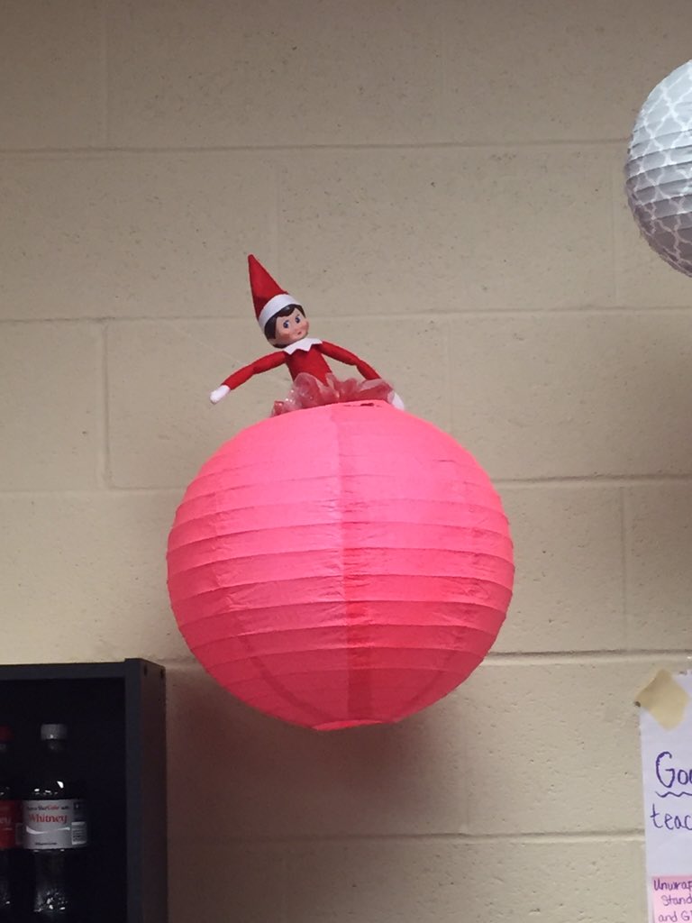 KBMissLarson's tweet photo. We have some very excited kids today! Glitzy Sparkle has made her debut! https://t.co/iGp2psAKW3