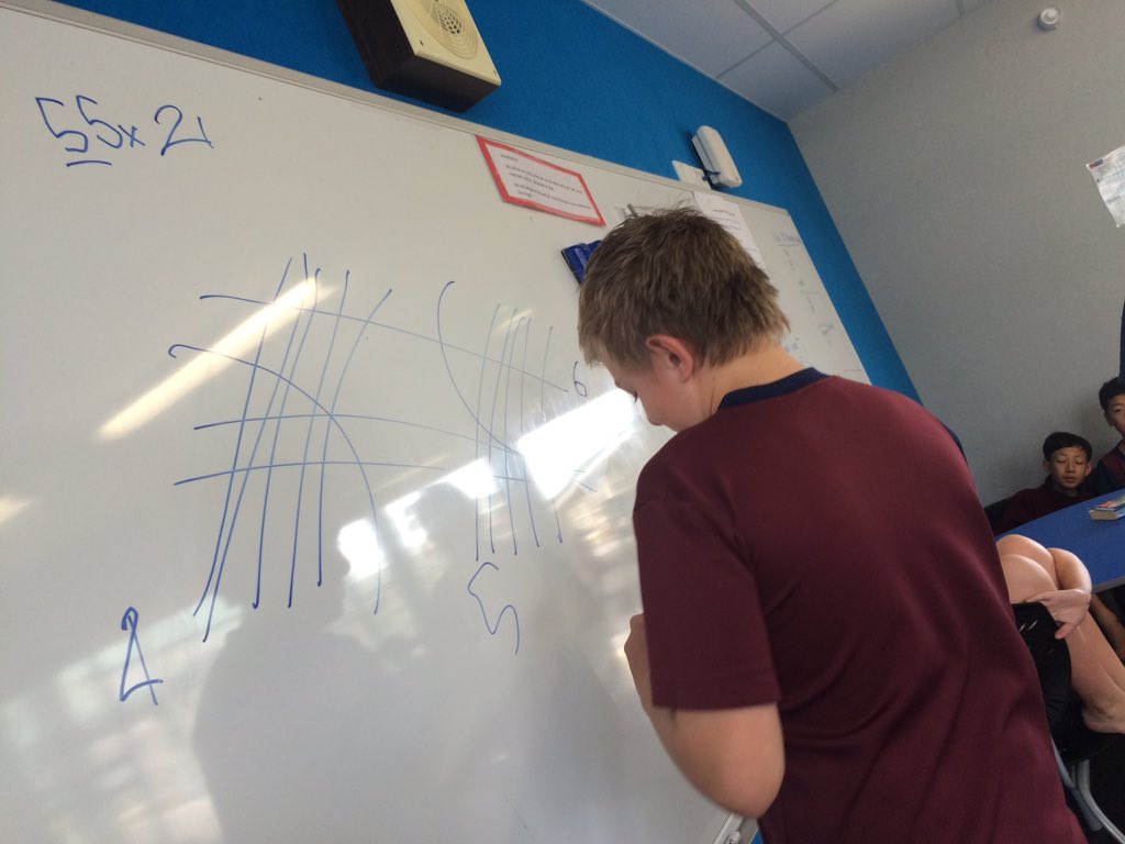 AlexChester3's tweet photo. Kids as teachers. An awesome way, using lines, to solve multiplication taught to class by a student #learning#maths https://t.co/6oVhNWVgNI
