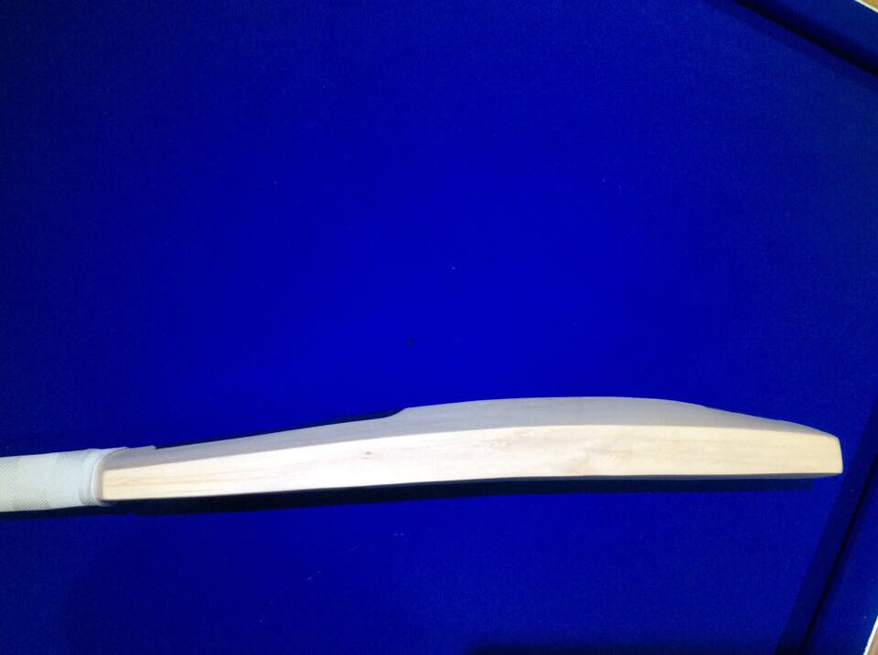 SovereignCrickt's tweet photo. Latest bat finished ....... I think this is possibly the best #cricket #bat I've made. Massive toe and no concaving https://t.co/BytbvnCLpu