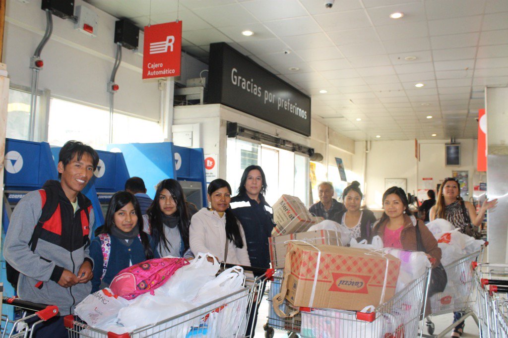 OIMChile's tweet photo. OIM Entregando ayuda humanitaria a migrantes afectados por el terremoto en Coquimbo #migrantes @OIMSuramerica https://t.co/6zrskkIGHB