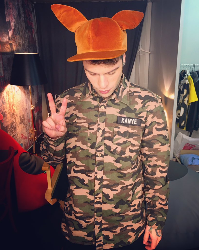 Fedez's tweet photo. Momento serietà https://t.co/7vUVfaauwX