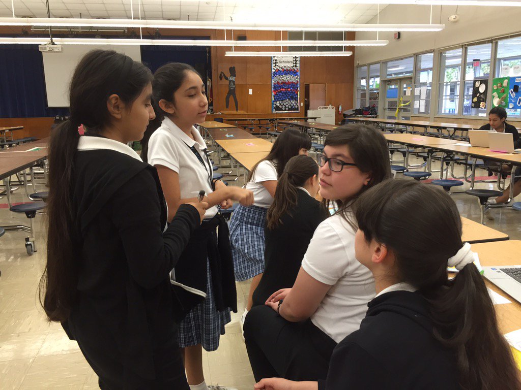 MsRoyARS's tweet photo. #teamteaching body systems #interdisciplinaryunit #pbl #designmatrix #groupcontract #occupythehallway #starsmart https://t.co/EQhPkBoObh