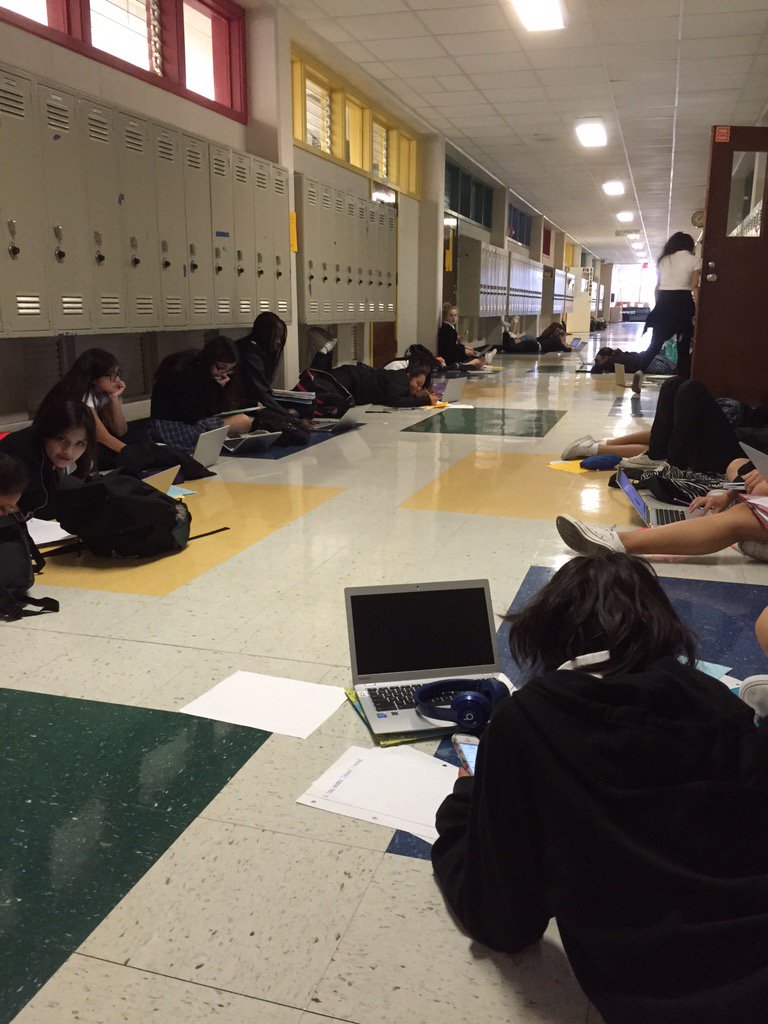 MsRoyARS's tweet photo. #teamteaching body systems #interdisciplinaryunit #pbl #designmatrix #groupcontract #occupythehallway #starsmart https://t.co/EQhPkBoObh