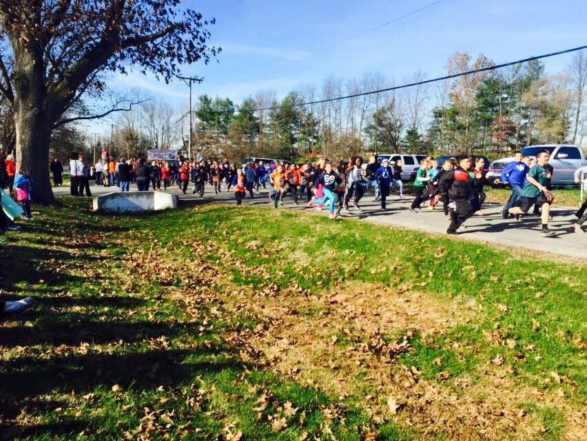 BethWhite24's tweet photo. Medora raised 10,960 can good items during our 19th Annual Turkey Trot. @Area1JCPS #thanksGIVING #Medoratradition https://t.co/Pu6ubfgWsA