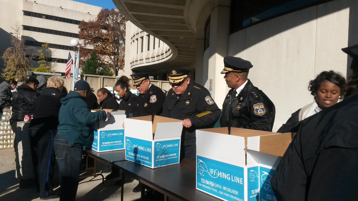 PPDSteveClark's tweet photo. When @PhillyPolice do Operation Thanksgiving to help our needy fellow citizens, everyone gets involved #FromTopDown https://t.co/A3n8Kw7xKi