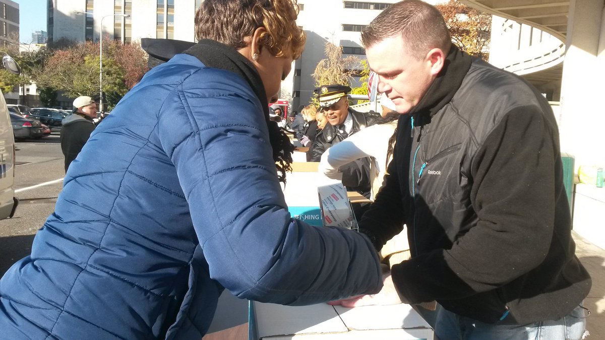 PPDSteveClark's tweet photo. When @PhillyPolice do Operation Thanksgiving to help our needy fellow citizens, everyone gets involved #FromTopDown https://t.co/A3n8Kw7xKi