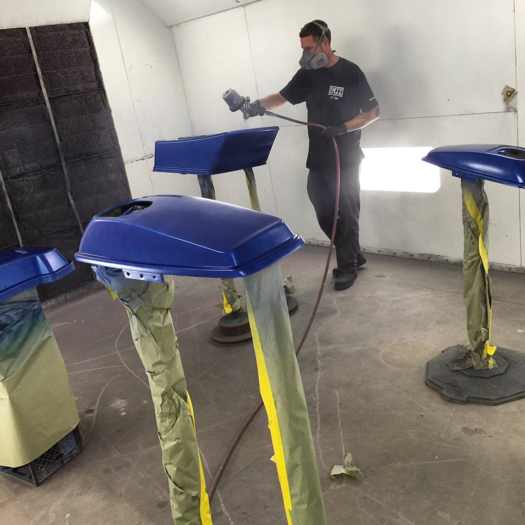HotBikeMagazine's tweet photo. We are at #imzzelete today shooting some #colorite paint on some #Bagger parts https://t.co/5lh78srs7V