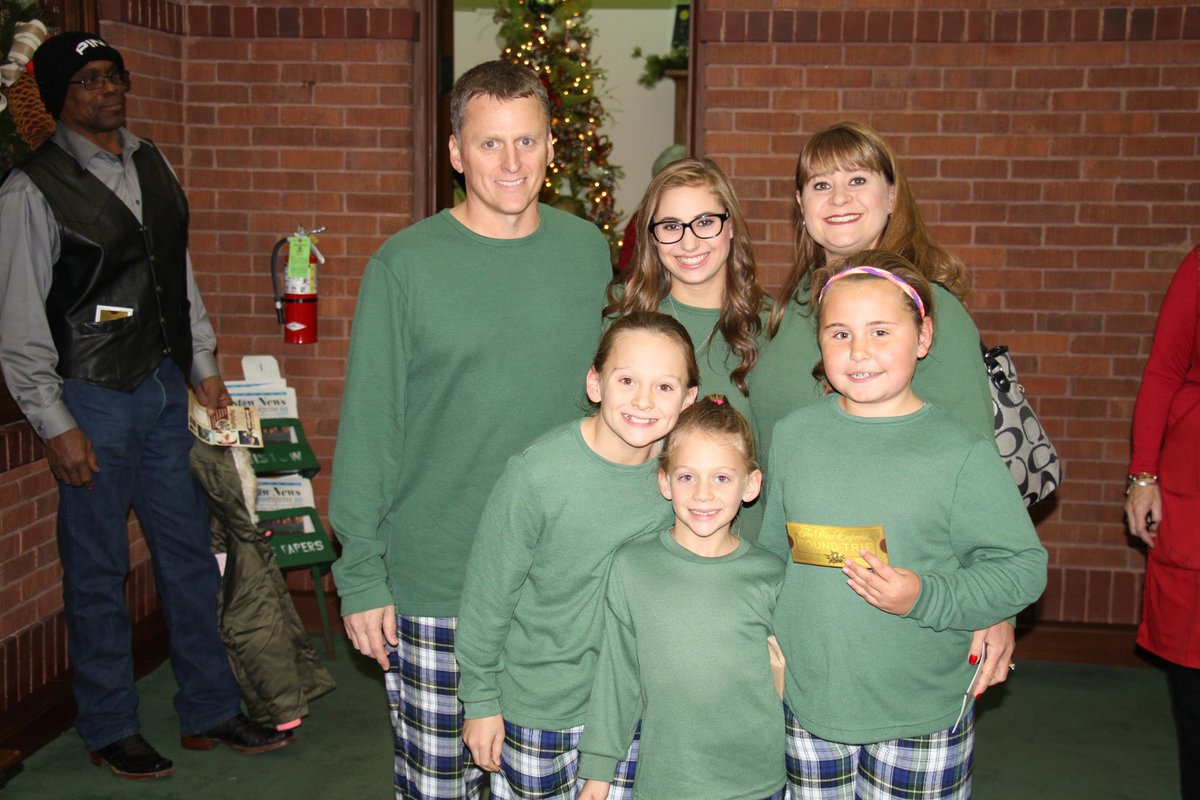 ChristmasTownMS's tweet photo. Show us your Pajama Pics! https://t.co/IrtfDqD56p #PolarExpressMS https://t.co/G8xdOK2ccr