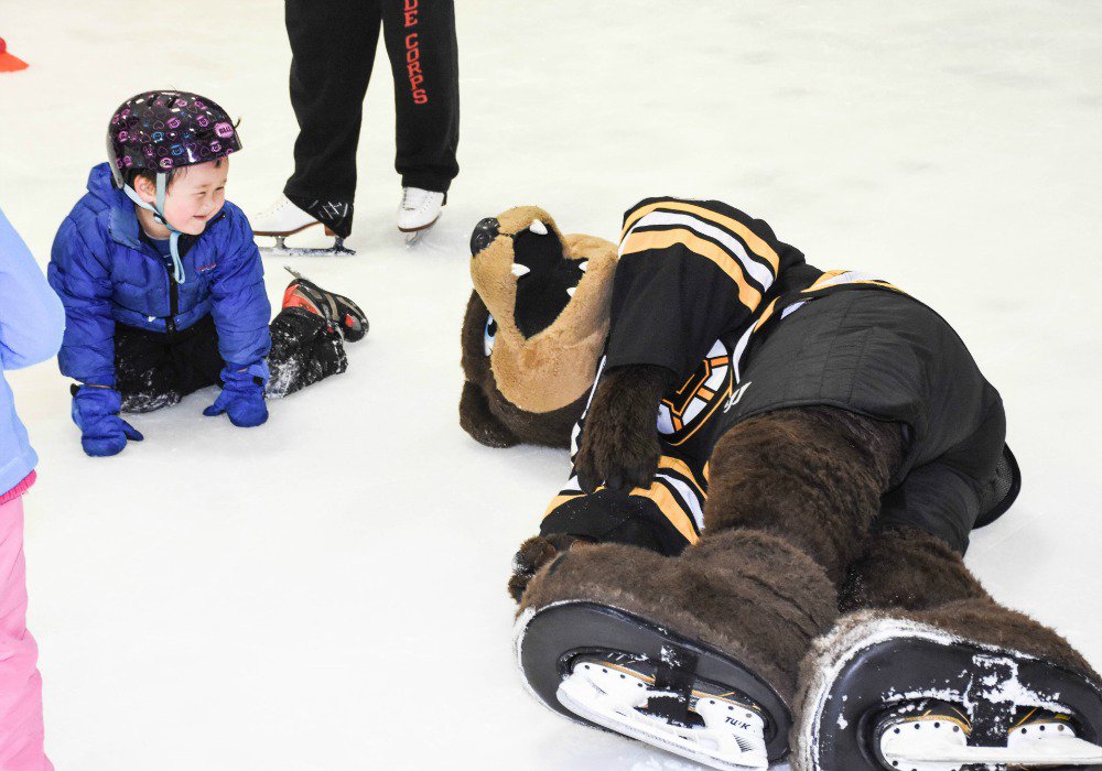 FranciscanHFC's tweet photo. Lessons from @NHLBruins Blades: it's OK to fall, just get back up & try again! #NHLbruins #AdaptiveSkating https://t.co/yeDg6HYHcc