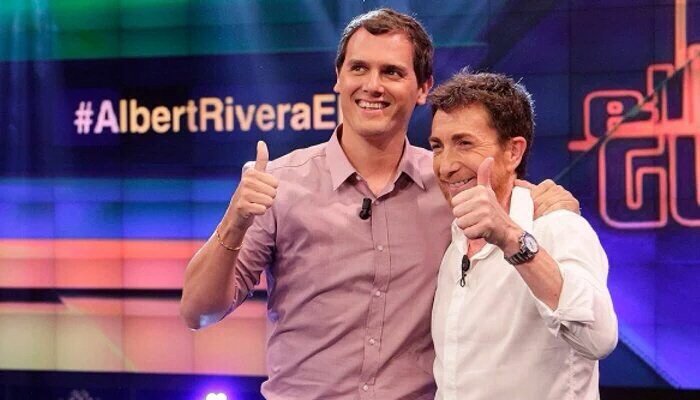 EsppeonzAguirre's tweet photo. ¿PABLO MOTOS ha besado ya a ALBERT RIVERA?#RiveraEH https://t.co/JUt2IiCQLn