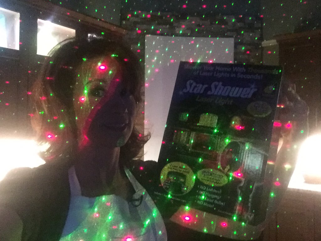 TanyaRiveraOn2's tweet image. The closest I'm getting to #christmas decorations...and its all for a #2Test. #starshower Is it worth the $40?