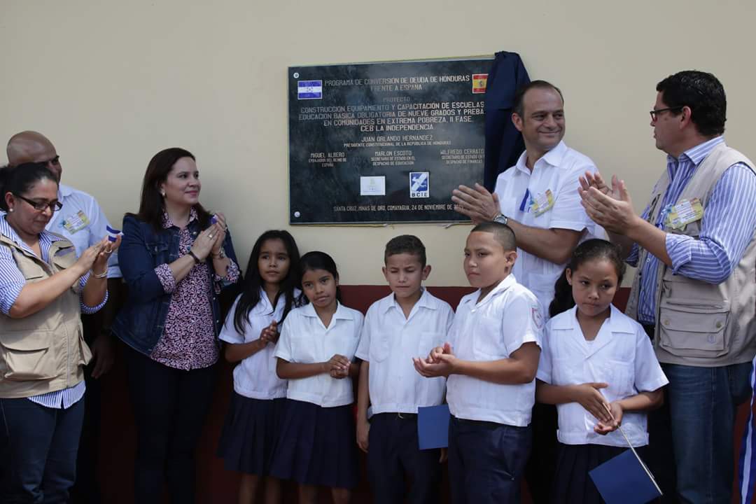 anagarciacarias's tweet photo. La alegría y deseos de aprender se vieron reflejados en los rostros de los pequeños al inaugurar este Centro Básico. https://t.co/GKKWknlexZ