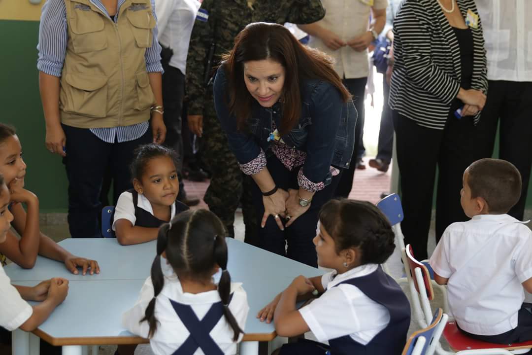 anagarciacarias's tweet photo. La alegría y deseos de aprender se vieron reflejados en los rostros de los pequeños al inaugurar este Centro Básico. https://t.co/GKKWknlexZ