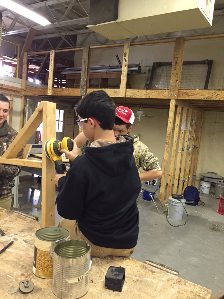 gc_CAMiller's tweet photo. Beginning construction #gchsstem #gcs1516 # https://t.co/FYqMGsSSkw
