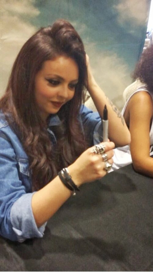 choose1LM's tweet photo. choose one https://t.co/DnRZrSYPdA