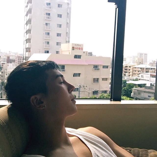 imjadoqueen's tweet photo. I left IG few seconds after this thing  was posted. Is he the man #FromOuttaSpace ? Hehehe https://t.co/mJUTpNjJ3P