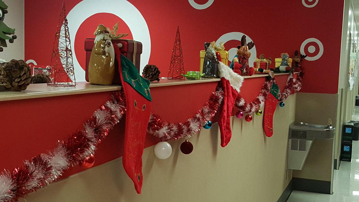 2429🎄getting in the 🐂 Christmas spirit 🎅#HR391#ReadyforSanta #teamengagement <a href="/DerinBriggs/">Derin</a> @linmwheel <a href="/bradw_taylor/">Brad Taylor-White (he/him)</a>