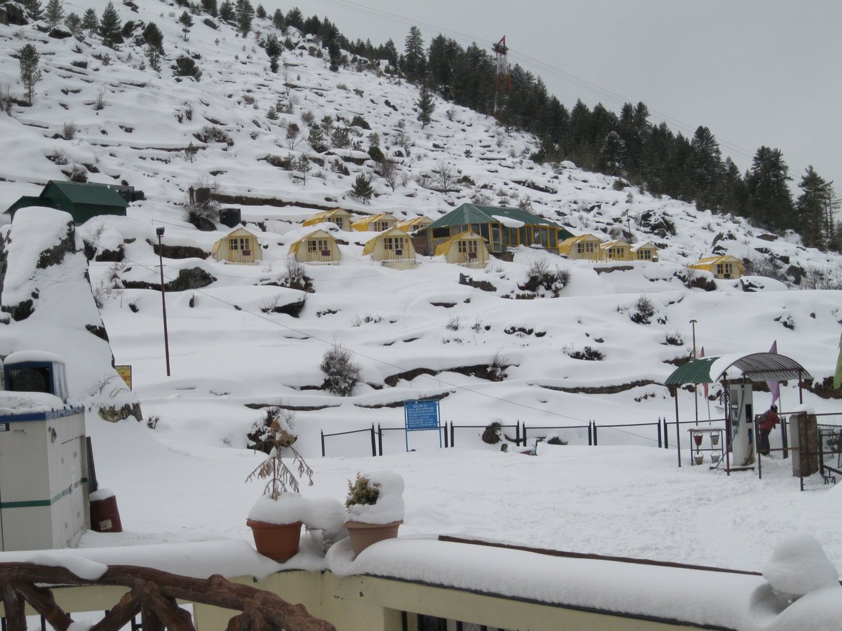 LihachevK's tweet photo. Auli, the winding road and a twist at every turn. 
https://t.co/ckvDzJkyYb #tripoto #Getaways https://t.co/YzMek6FeCm
